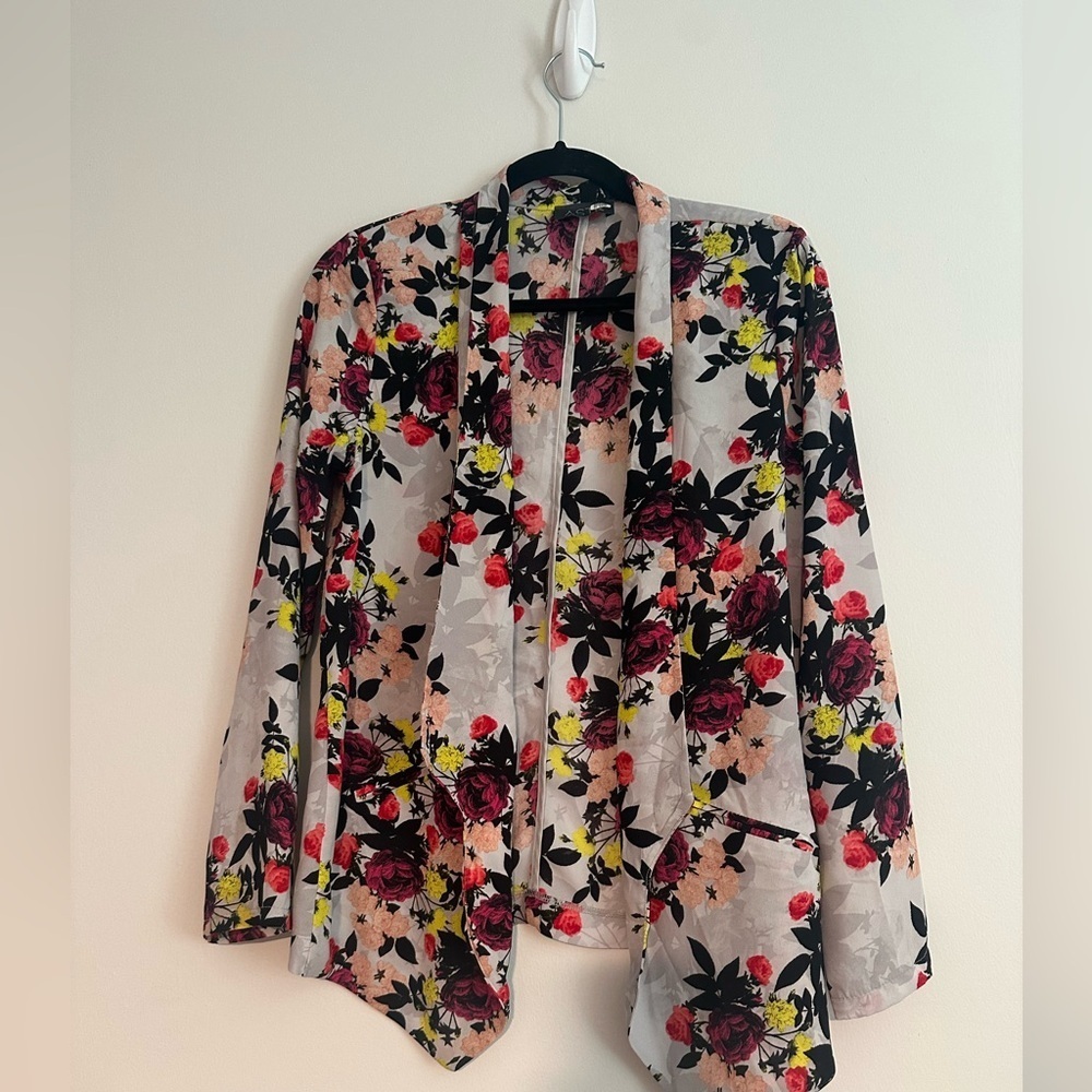 ASTR Floral Kimono Style Blazer size small